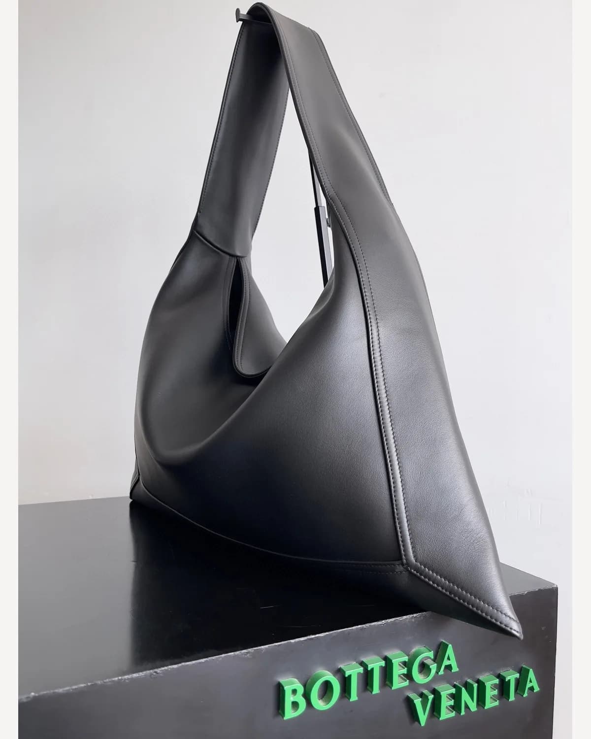 Bottega Veneta Hop — Black