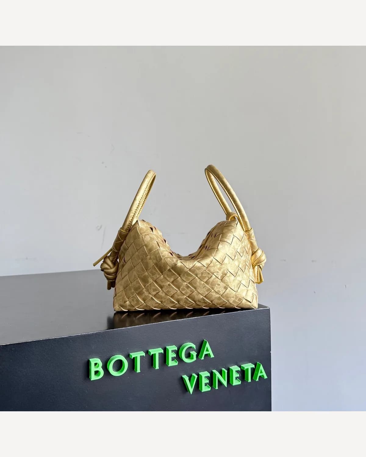 Bottega Veneta Loop Mini — Gold