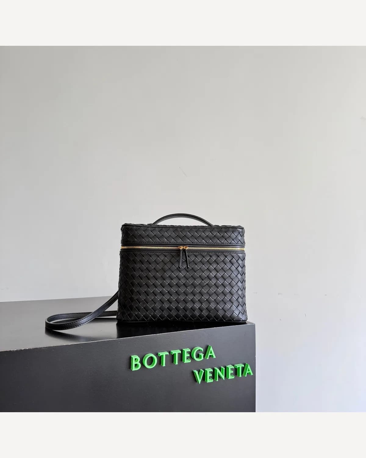 Bottega Veneta Vanity — Black