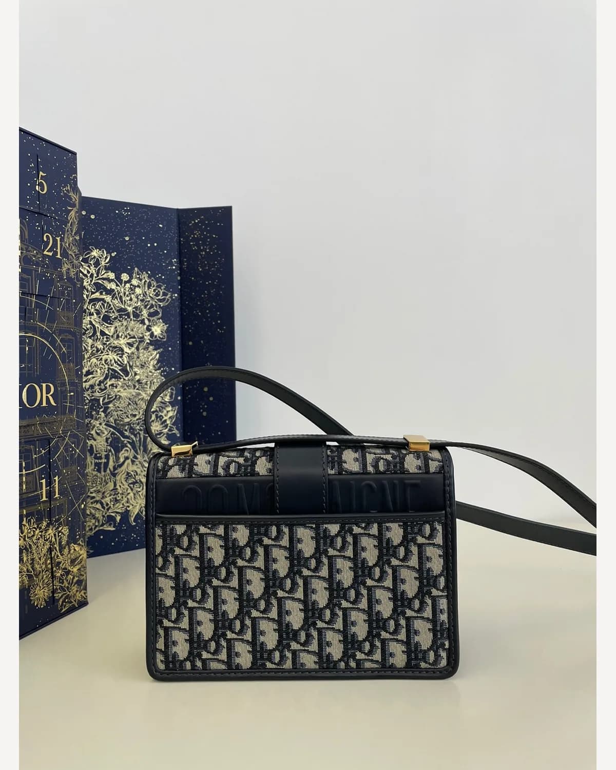 Dior 30 Montaigne — Oblique Shoulder Bag