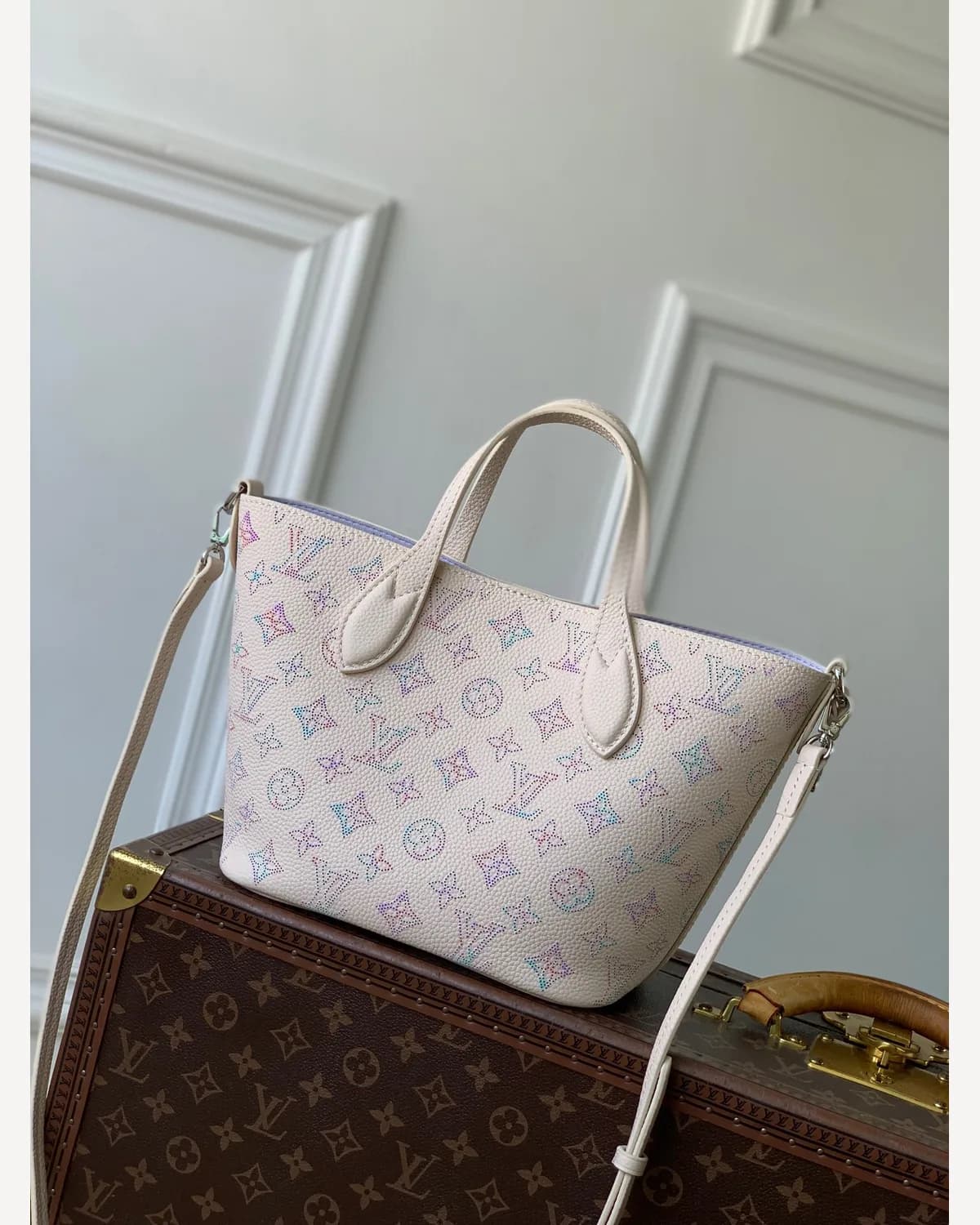 Louis Vuitton Neverfull — Cream