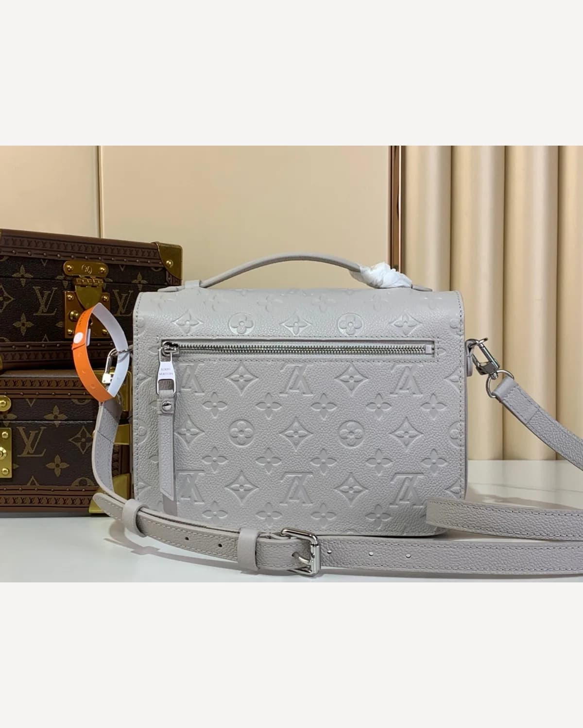 Louis Vuitton Pochette Métis — Grey