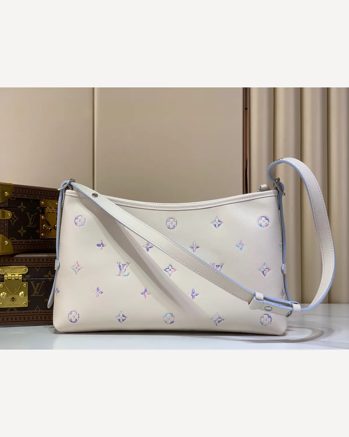 Louis Vuitton Pochette — Cream Monogram
