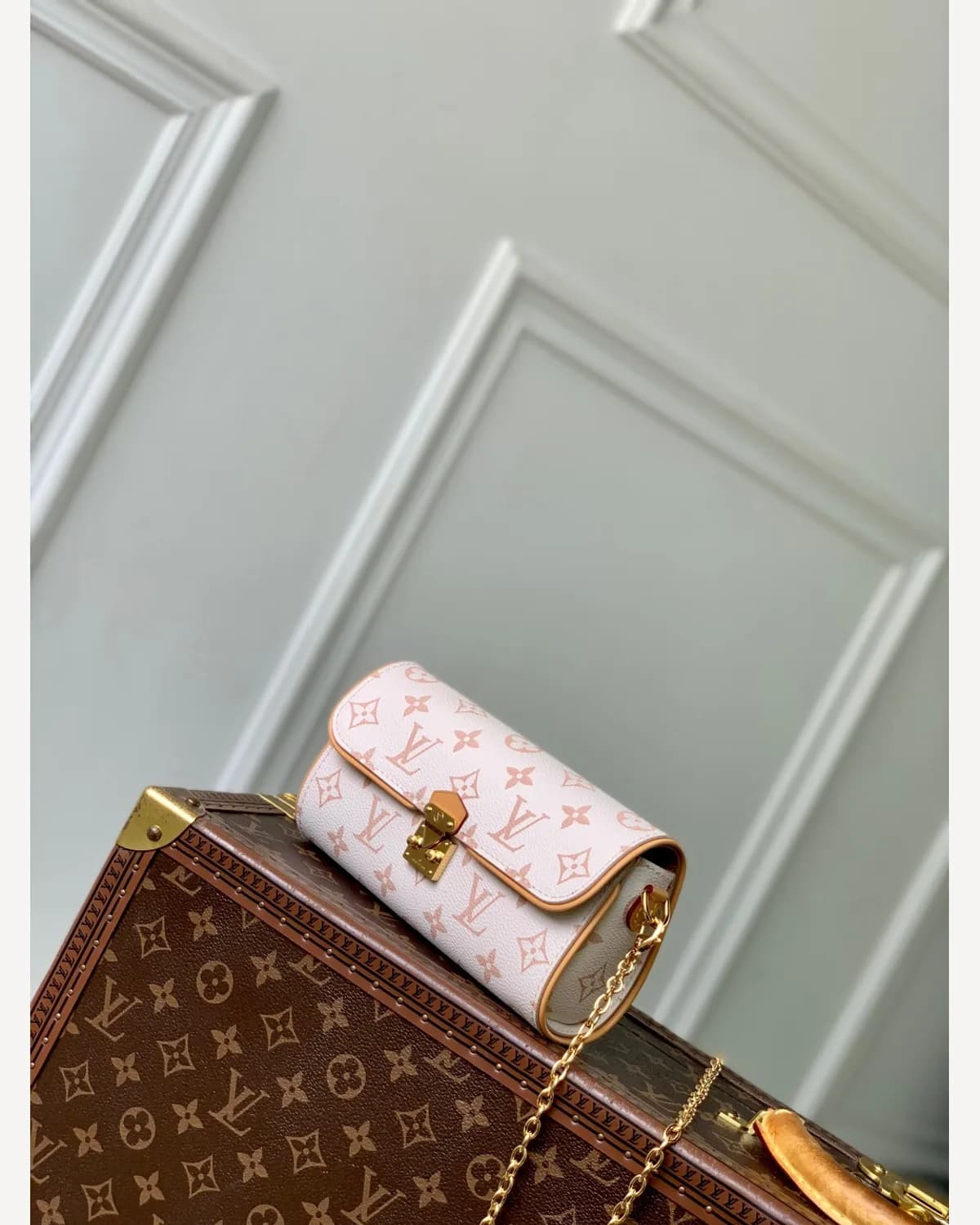 Louis Vuitton Pochette — Pink Embossed