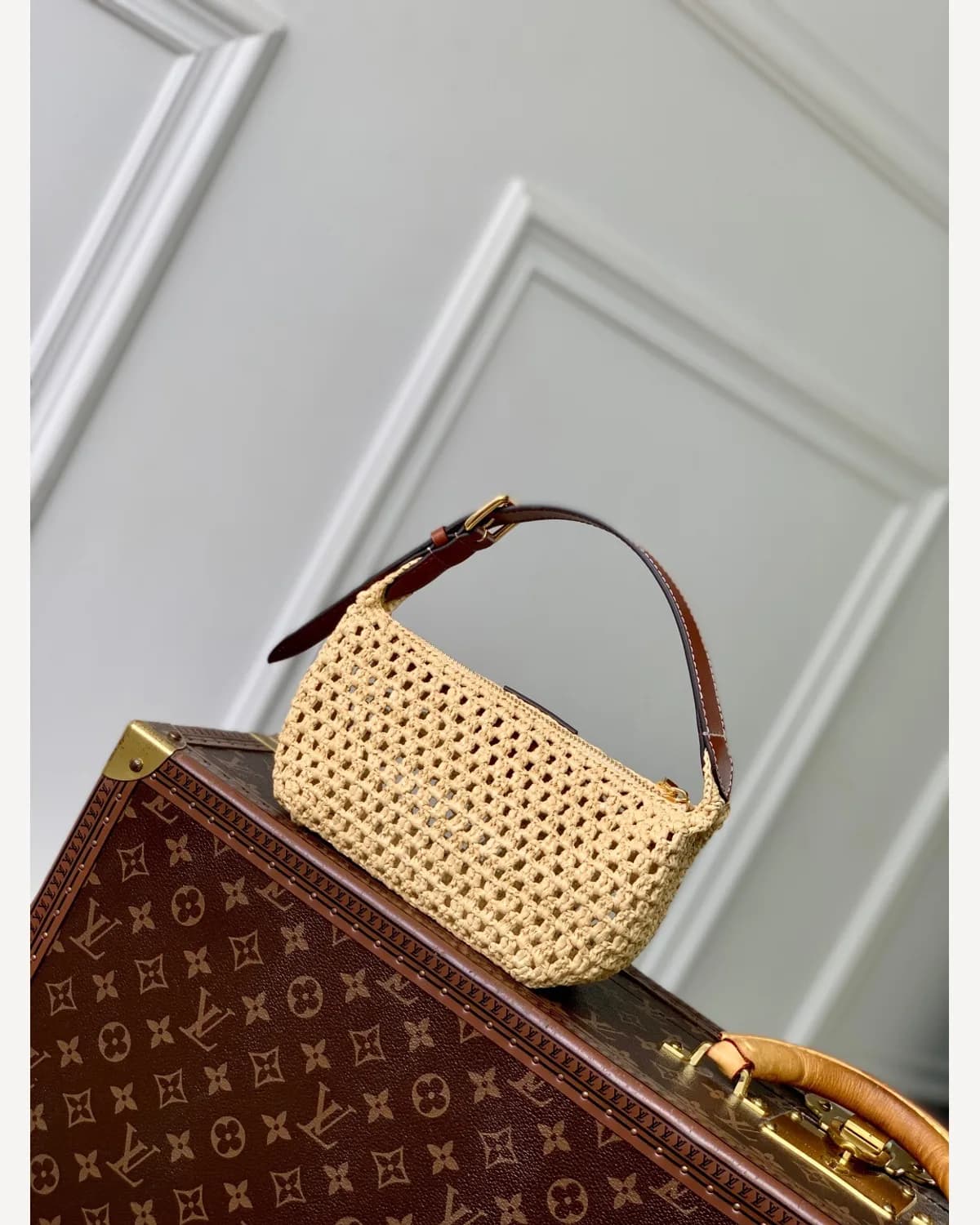 Louis Vuitton Pochette — Raffia