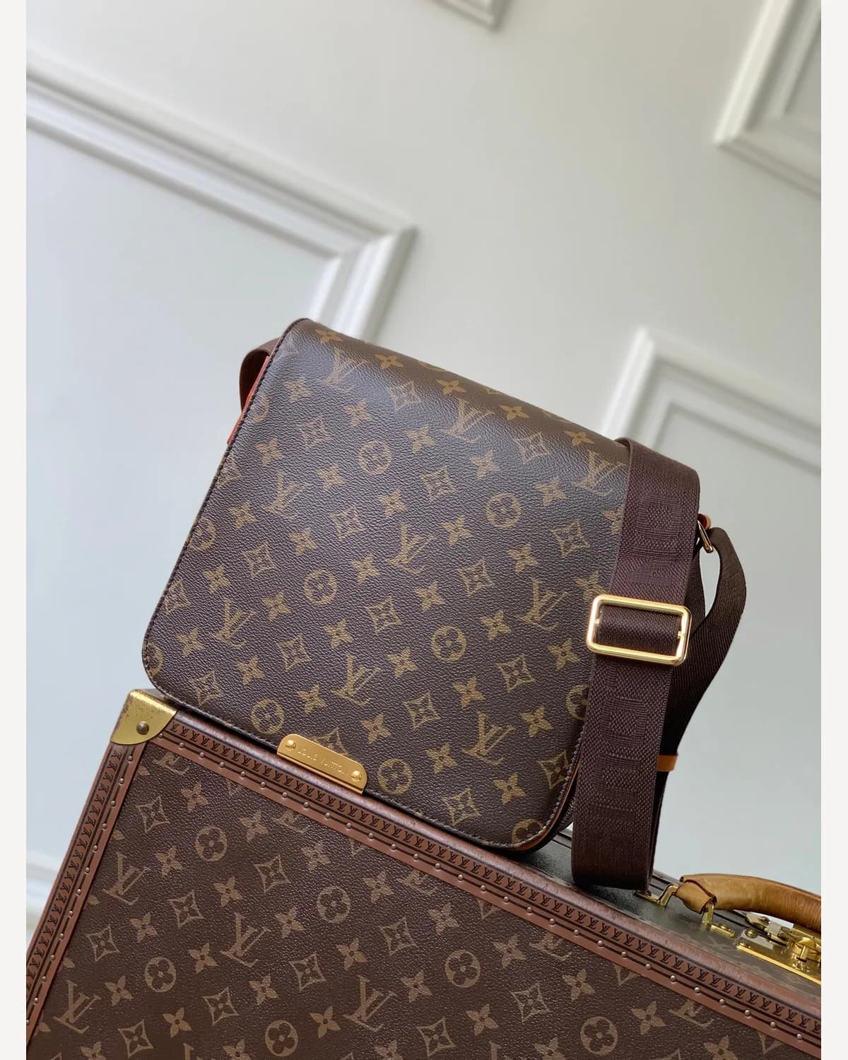 Louis Vuitton Monogram Messenger Bag